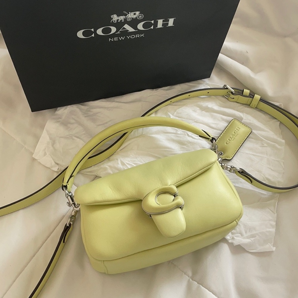 Coach 18 Pillow Tabby - Pale Lime